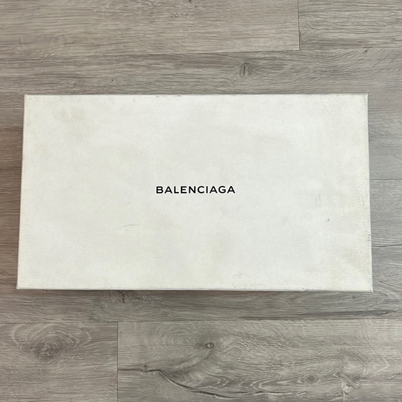 AUTHENTIC Balenciaga Sneaker - Picture 5 of 5